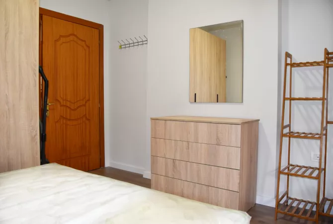 Apartament me qera, Komuna  e Parisit