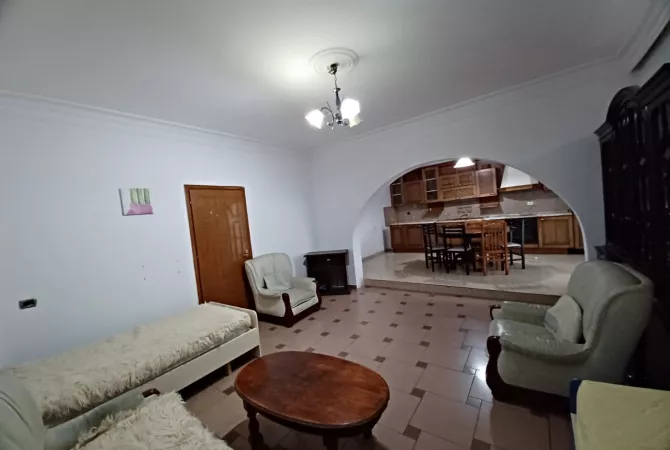 Shtepi me qera Shtepi Private ne Tirane, 3+1, Mobilimi E mobiluar, Pagesa 38,000  Leke.
