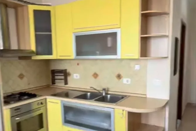 Shtepi me qera Apartament ne Tirane, 1+1, Mobilimi E mobiluar, Pagesa 550  Euro.