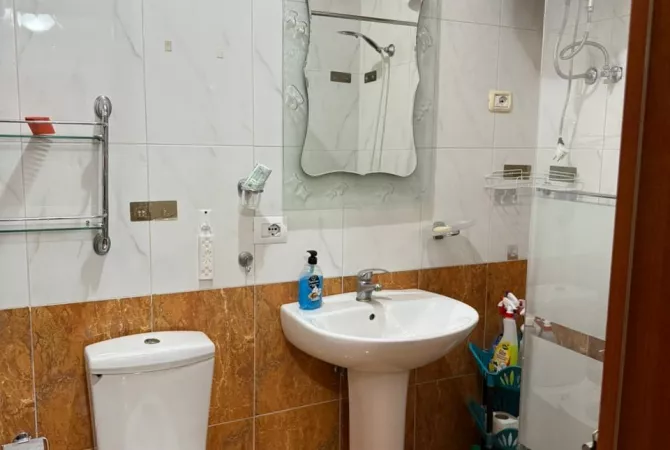 Shtepi me qera Apartament ne Tirane, 1+1, Mobilimi E mobiluar, Pagesa 550  Euro.