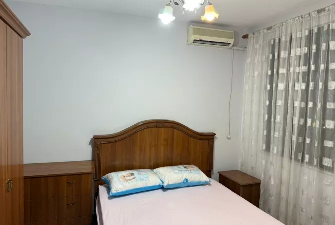 Shtepi me qera Apartament ne Tirane, 1+1, Mobilimi E mobiluar, Pagesa 550  Euro.