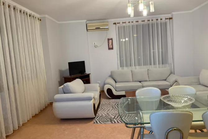 Shtepi me qera Apartament ne Tirane, 1+1, Mobilimi E mobiluar, Pagesa 550  Euro.