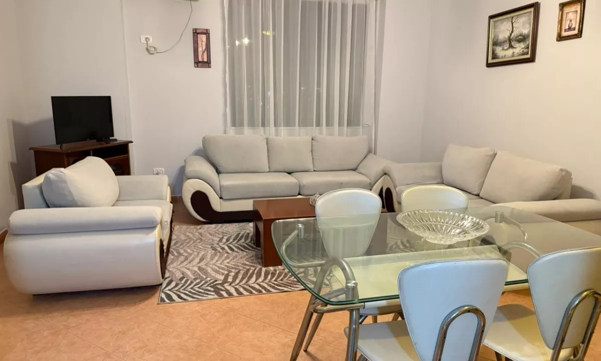Shtepi me qera Apartament ne Tirane, 1+1, Mobilimi E mobiluar, Pagesa 550  Euro.