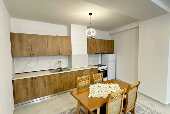 Shtepi me qera Apartament ne Tirane, 2+1, Mobilimi E mobiluar, Pagesa 600  Euro.