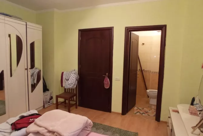 Shtepi ne shitje Apartament ne Tirane, 2+1, Mobilimi E mobiluar, Pagesa 130,000  Euro.