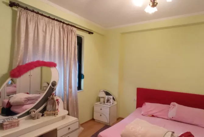 Shtepi ne shitje Apartament ne Tirane, 2+1, Mobilimi E mobiluar, Pagesa 130,000  Euro.