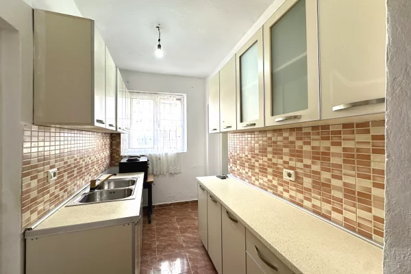 Shtepi me qera Apartament ne Tirane, 1+1, Mobilimi E mobiluar, Pagesa 45,000  Leke.