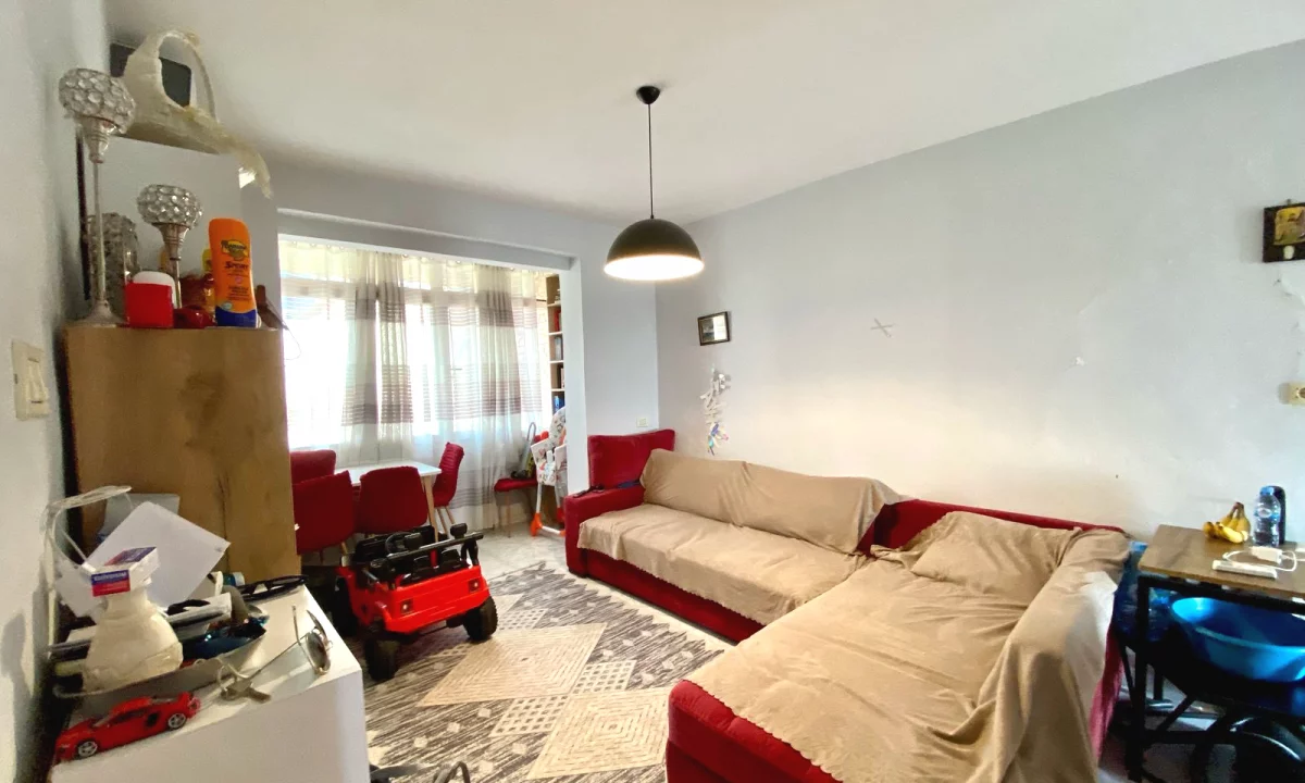Shtepi ne shitje Apartament ne Tirane, 1+1, Mobilimi E mobiluar, Pagesa 105,000  Euro.