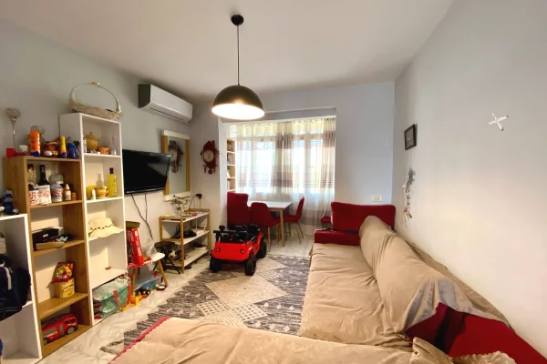 Shtepi ne shitje Apartament ne Tirane, 1+1, Mobilimi E mobiluar, Pagesa 105,000  Euro.