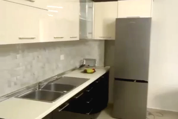 Shtepi me qera Apartament ne Tirane, 2+1, Mobilimi E mobiluar, Pagesa 40,000  Leke.