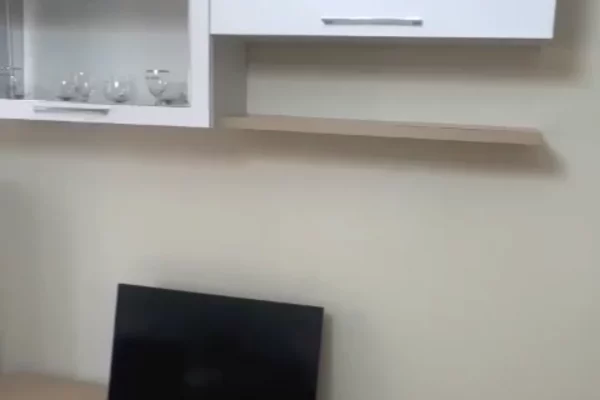 Shtepi me qera Apartament ne Tirane, 2+1, Mobilimi E mobiluar, Pagesa 40,000  Leke.