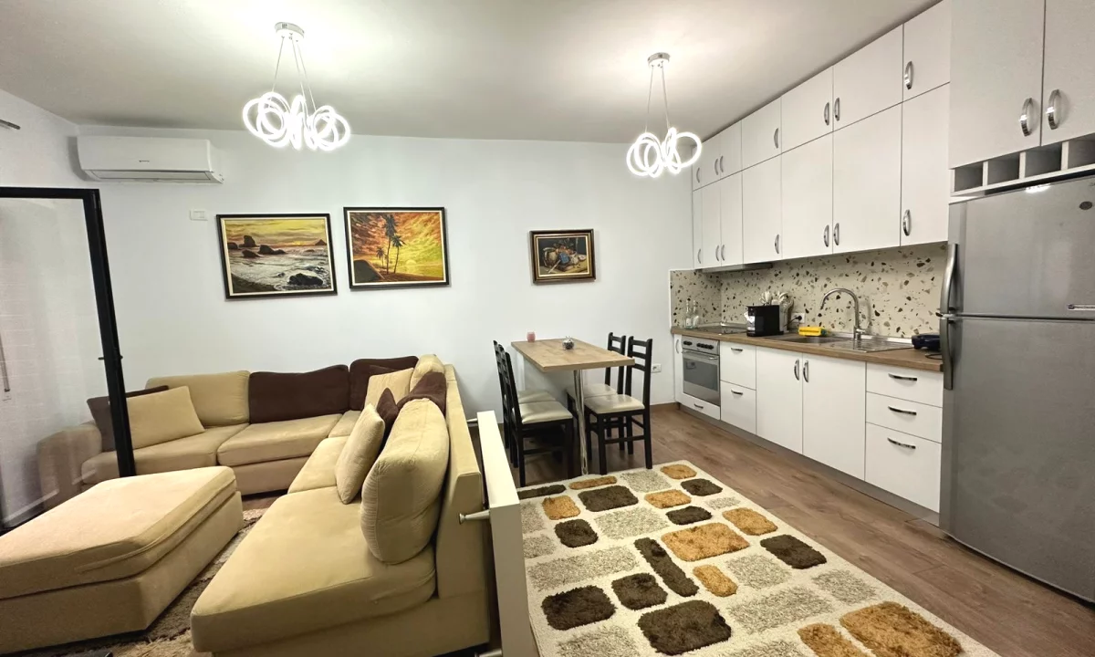 Appartamento in affitto a Tirana 2+1, Arredato