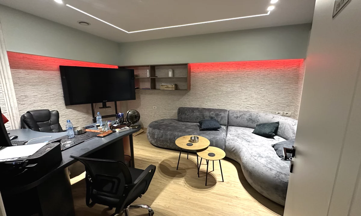 Ambient biznesi 82 m ne shitje Komuna e Parisit! 