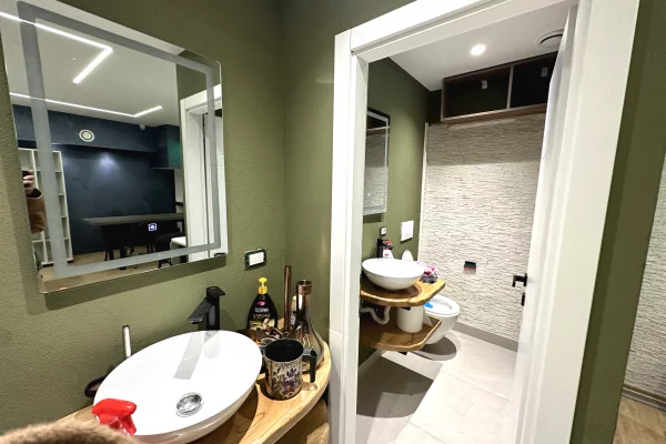 Ambient biznesi 82 m ne shitje Komuna e Parisit! 