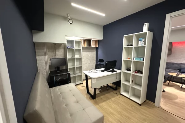 Ambient biznesi 82 m ne shitje Komuna e Parisit! 