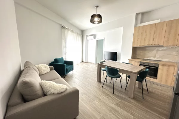 Appartamento in affitto a Tirana 2+1, Arredato