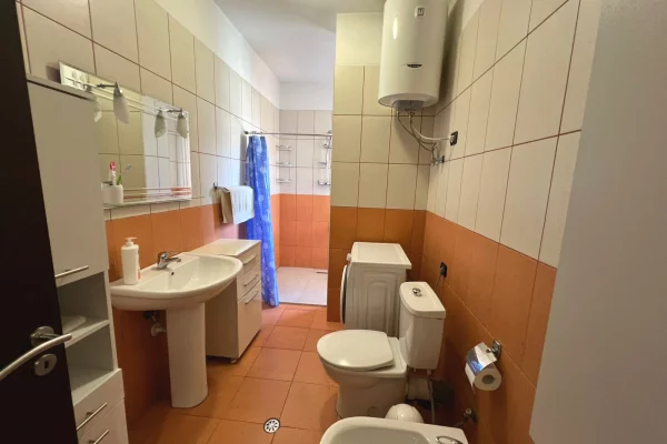 Shtepi me qera Apartament ne Tirane, 2+1, Mobilimi E mobiluar, Pagesa 700  Euro.