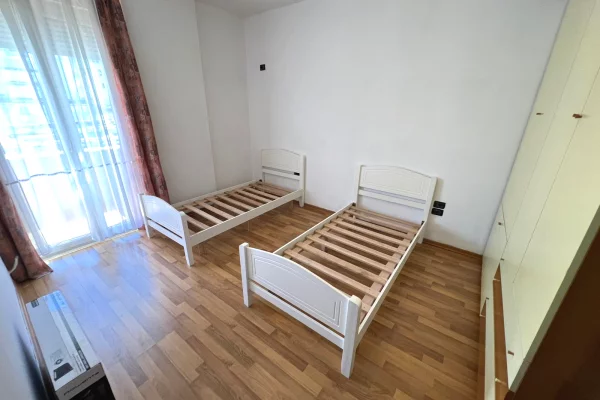 Shtepi me qera Apartament ne Tirane, 2+1, Mobilimi E mobiluar, Pagesa 700  Euro.