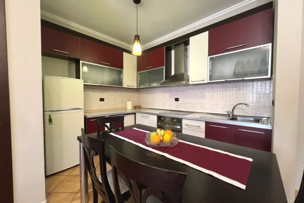 Shtepi me qera Apartament ne Tirane, 2+1, Mobilimi E mobiluar, Pagesa 700  Euro.