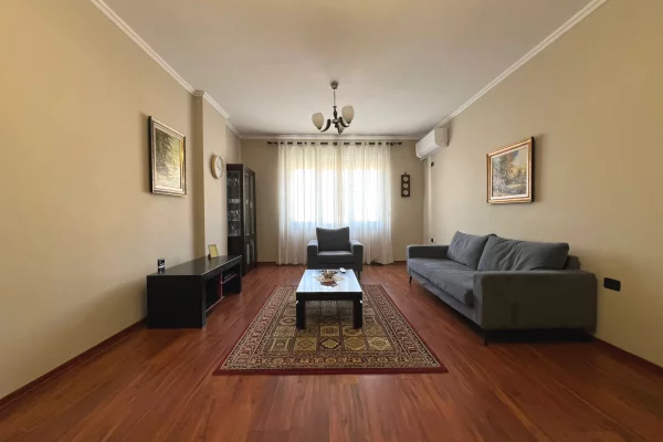 Shtepi me qera 2+1 ne Tirane - 700 Euro