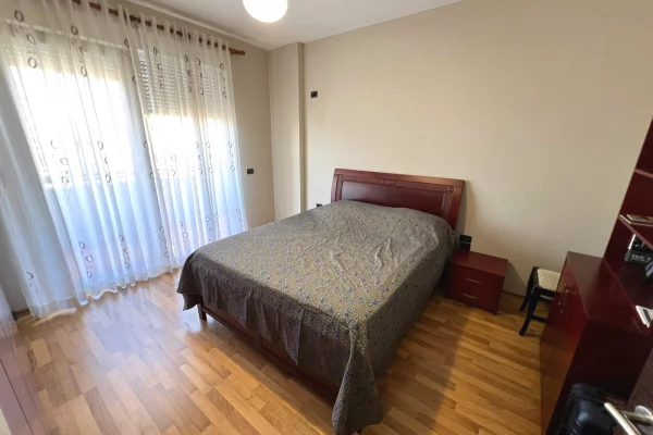 Shtepi me qera Apartament ne Tirane, 2+1, Mobilimi E mobiluar, Pagesa 700  Euro.