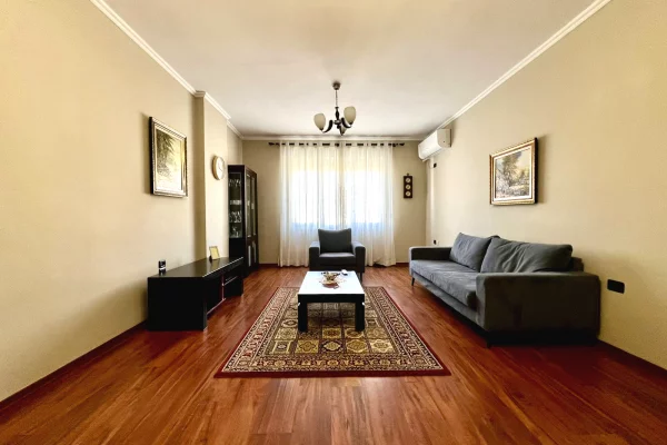 Shtepi me qera 2+1 ne Tirane - 70,000 Leke