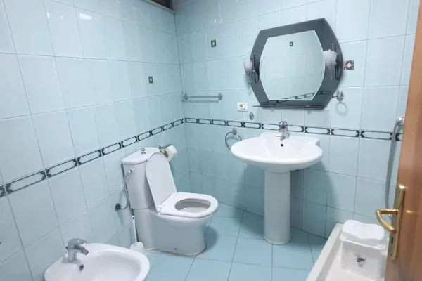 Ambient Biznesi 4+1+2(160m2) me qera ne Qender Tirane! 
