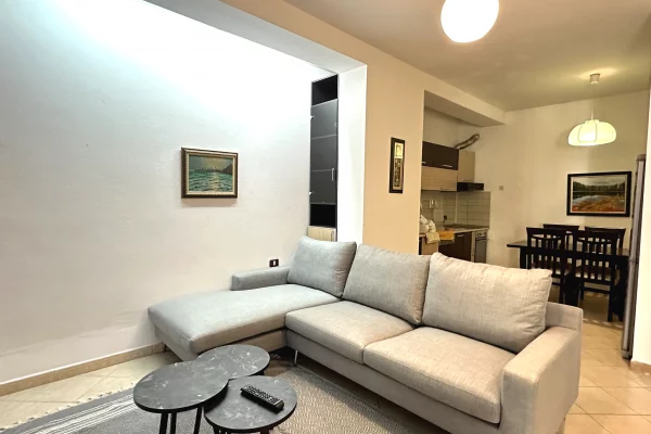 Shtepi me qera Apartament ne Tirane, 1+1, Mobilimi E mobiluar, Pagesa 65,000  Leke.
