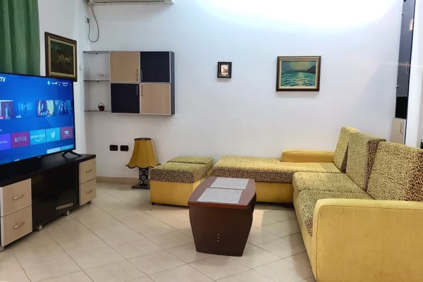 Shtepi me qera 1+1 ne Tirane - 60,000 Leke
