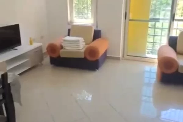 Shtepi me qera Apartament ne Tirane, 3+1, Mobilimi E mobiluar, Pagesa 57,000  Leke.