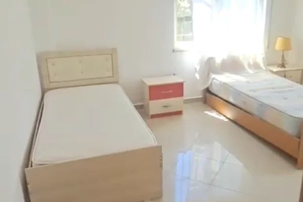 Shtepi me qera Apartament ne Tirane, 3+1, Mobilimi E mobiluar, Pagesa 57,000  Leke.