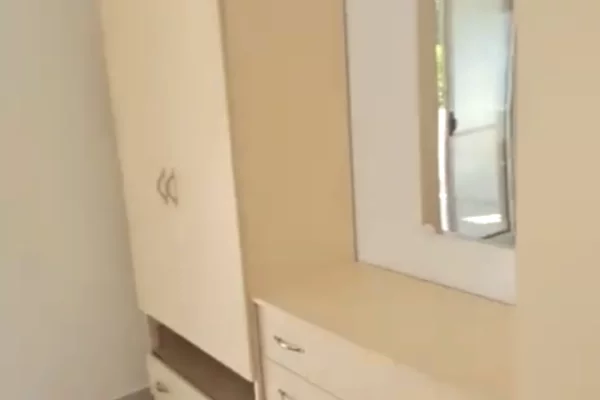 Shtepi me qera Apartament ne Tirane, 3+1, Mobilimi E mobiluar, Pagesa 57,000  Leke.