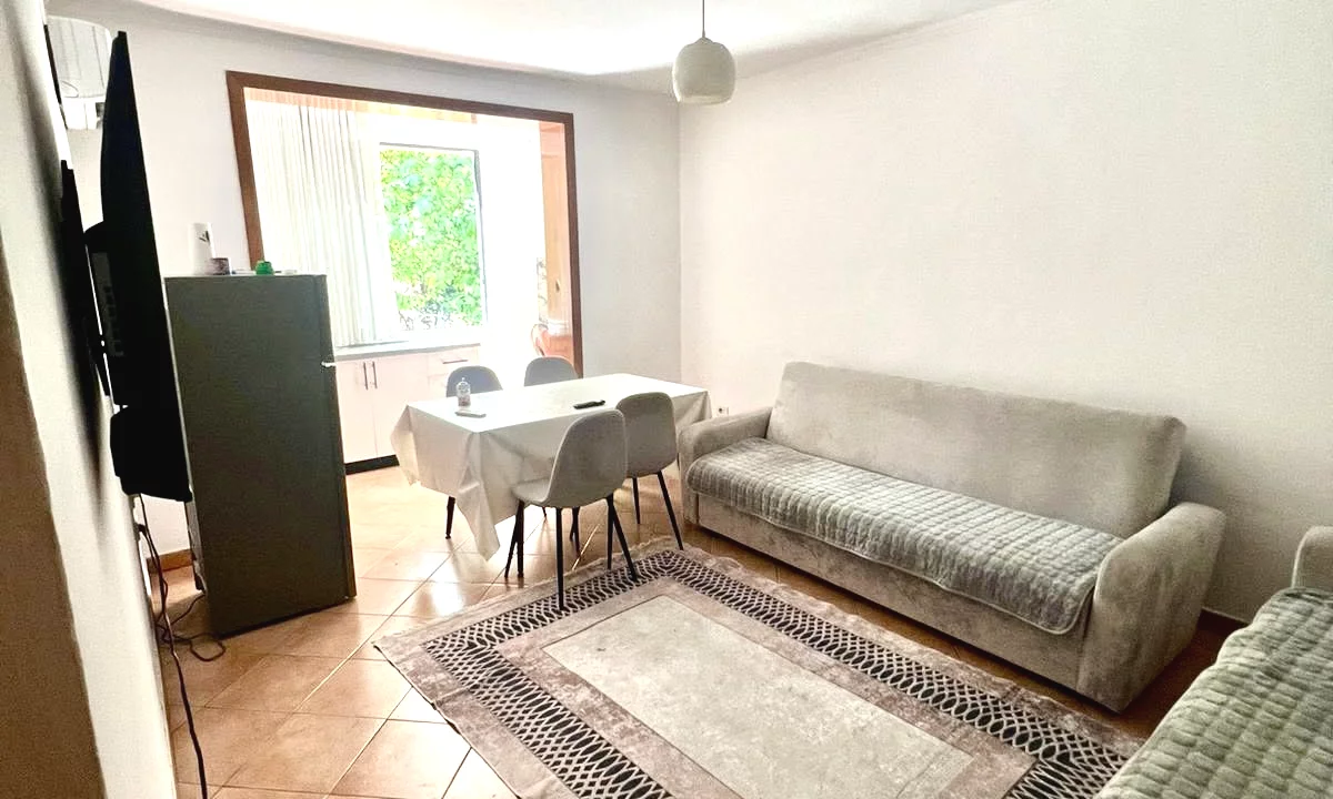 Shtepi me qera Apartament ne Tirane, 2+1, Mobilimi E mobiluar, Pagesa 50,000  Leke.