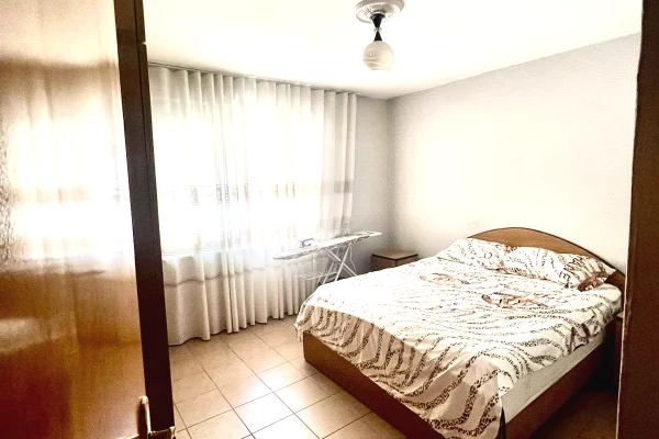 Shtepi me qera Apartament ne Tirane, 2+1, Mobilimi E mobiluar, Pagesa 50,000  Leke.
