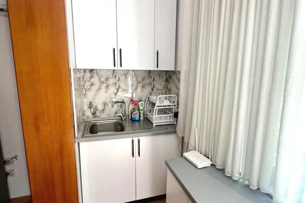 Shtepi me qera Apartament ne Tirane, 2+1, Mobilimi E mobiluar, Pagesa 50,000  Leke.