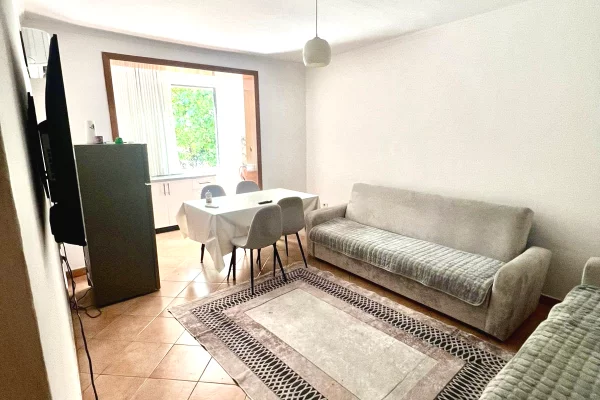 Shtepi me qera 2+1 ne Tirane - 50,000 Leke