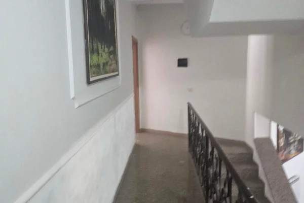 JEPET ME QIRA AMBIENT 200 m2 – I PERSHTATSHEM PER ZYRE OSE BANIM
