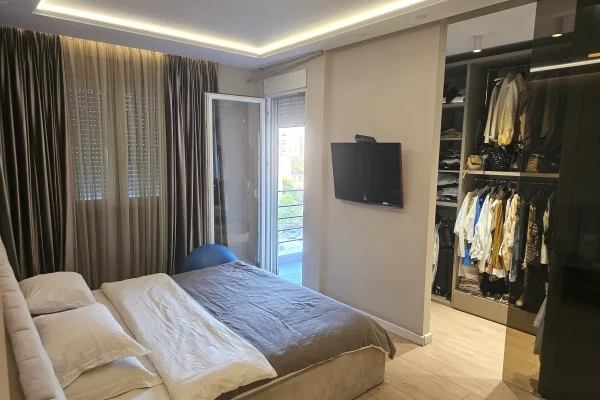 Shtepi ne shitje Apartament ne Tirane, 3+1, Mobilimi E mobiluar, Pagesa 350,000  Euro.