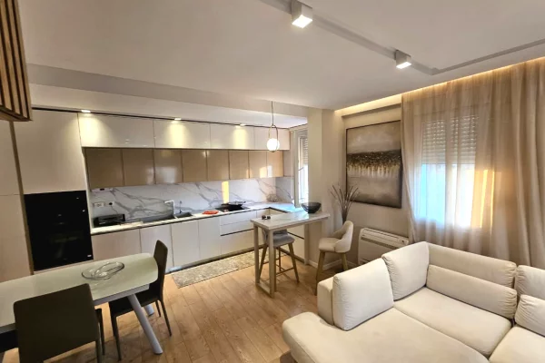 Shtepi ne shitje Apartament ne Tirane, 3+1, Mobilimi E mobiluar, Pagesa 350,000  Euro.