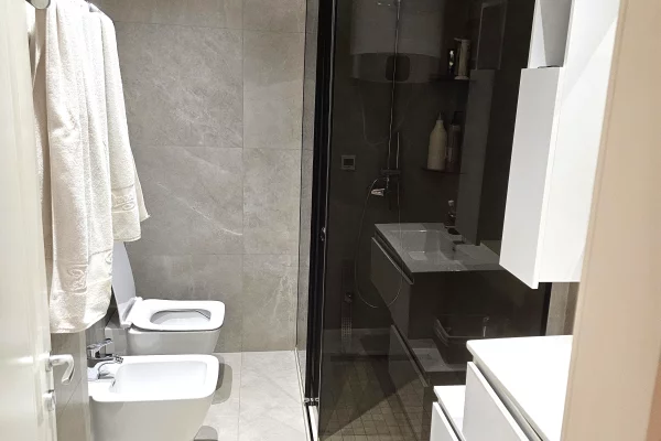 Shtepi ne shitje Apartament ne Tirane, 3+1, Mobilimi E mobiluar, Pagesa 350,000  Euro.