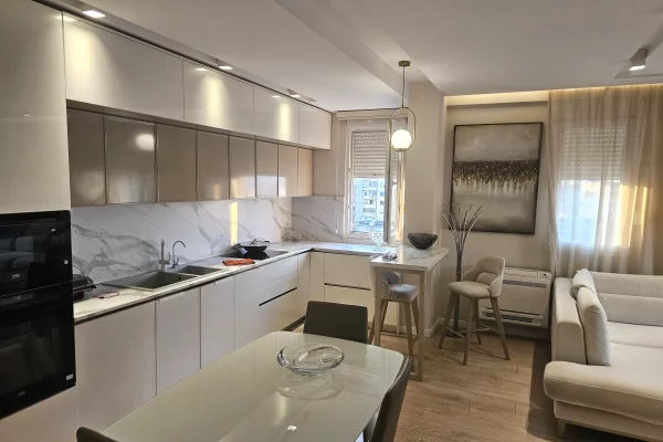 Shtepi ne shitje Apartament ne Tirane, 3+1, Mobilimi E mobiluar, Pagesa 350,000  Euro.