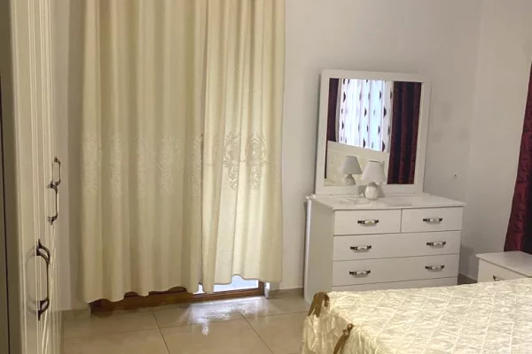Shtepi me qera Shtepi Private ne Tirane, 3+1, Mobilimi E mobiluar, Pagesa 50,000  Leke.