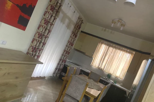 Shtepi me qera Shtepi Private ne Tirane, 3+1, Mobilimi E mobiluar, Pagesa 50,000  Leke.