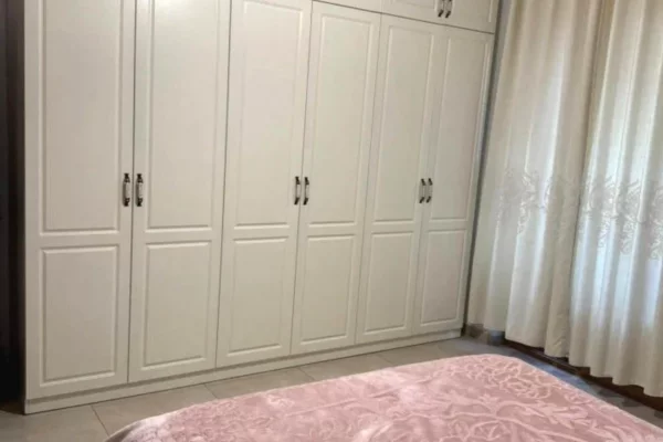 Shtepi me qera Shtepi Private ne Tirane, 3+1, Mobilimi E mobiluar, Pagesa 50,000  Leke.