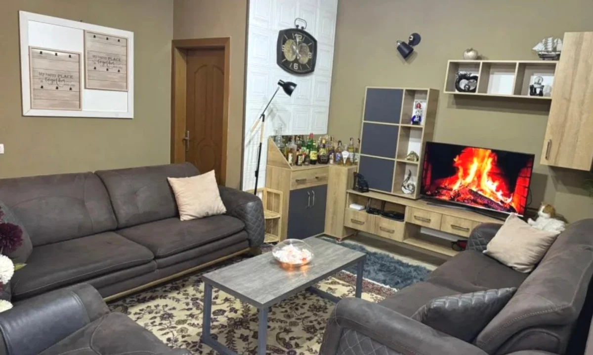 Shtepi me qera Shtepi Private ne Tirane, 3+1, Mobilimi E mobiluar, Pagesa 50,000  Leke.