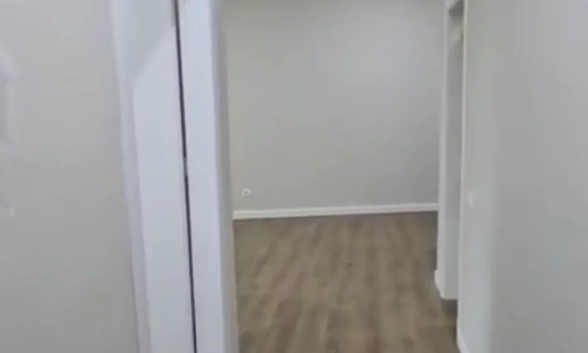 Shtepi ne shitje Apartament ne Tirane, 1+1, Mobilimi Bosh, pa mobiluar, Pagesa 140,000  Euro.