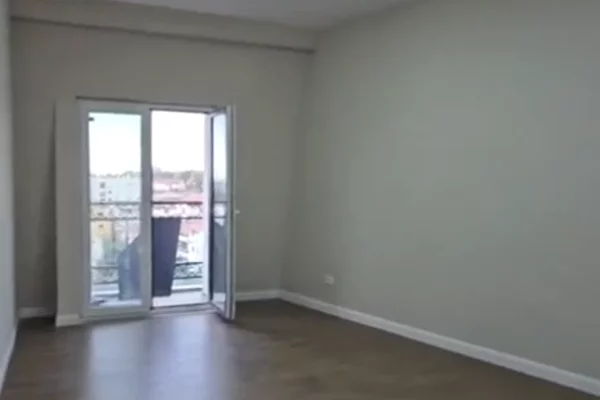 Shtepi ne shitje Apartament ne Tirane, 1+1, Mobilimi Bosh, pa mobiluar, Pagesa 140,000  Euro.