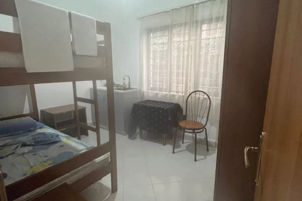 Shtepi me qera Apartament ne Tirane, Garsoniere, Mobilimi E mobiluar, Pagesa 35,000  Leke.