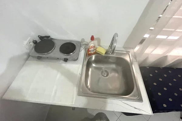 Shtepi me qera Apartament ne Tirane, Garsoniere, Mobilimi E mobiluar, Pagesa 35,000  Leke.