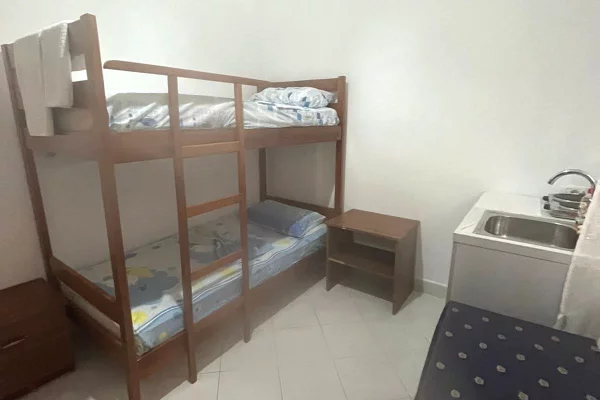 Shtepi me qera Apartament ne Tirane, Garsoniere, Mobilimi E mobiluar, Pagesa 35,000  Leke.